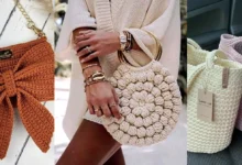 Acessórios de crochê para o Outono, incluindo bolsas, luvas e chapéus, em tons suaves e estilos modernos