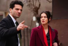 Casal principal de novela turca conversando na rua, representando o sucesso das novelas turcas no Brasil em 2025.