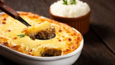 Escondidinho de carne de sol com aipim, prato típico da culinária nordestina.