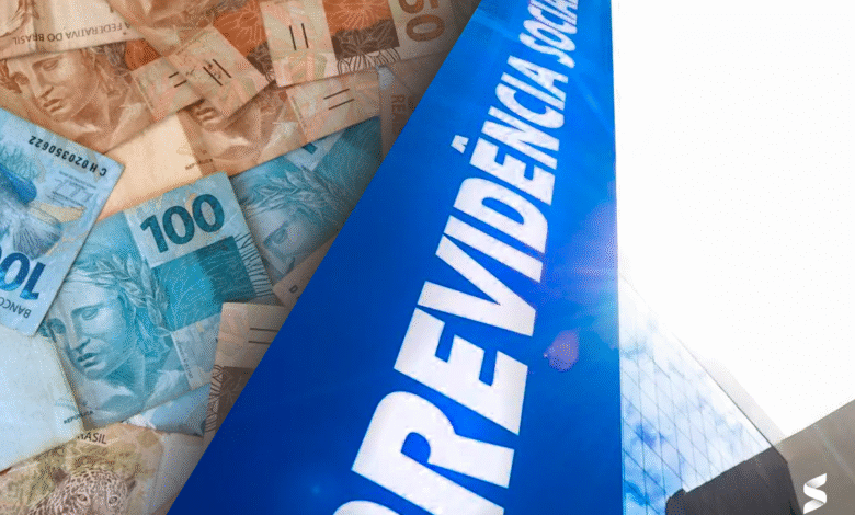 Prédio do INSS com fachada azul e notas de dinheiro em primeiro plano.
