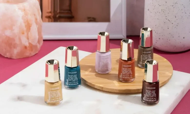 Coleção de esmaltes veganos Mavala com uma variedade de cores modernas e sofisticadas