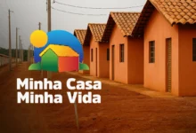 Imagem ilustrativa do programa Minha Casa, Minha Vida com casas construídas e o logo do programa.