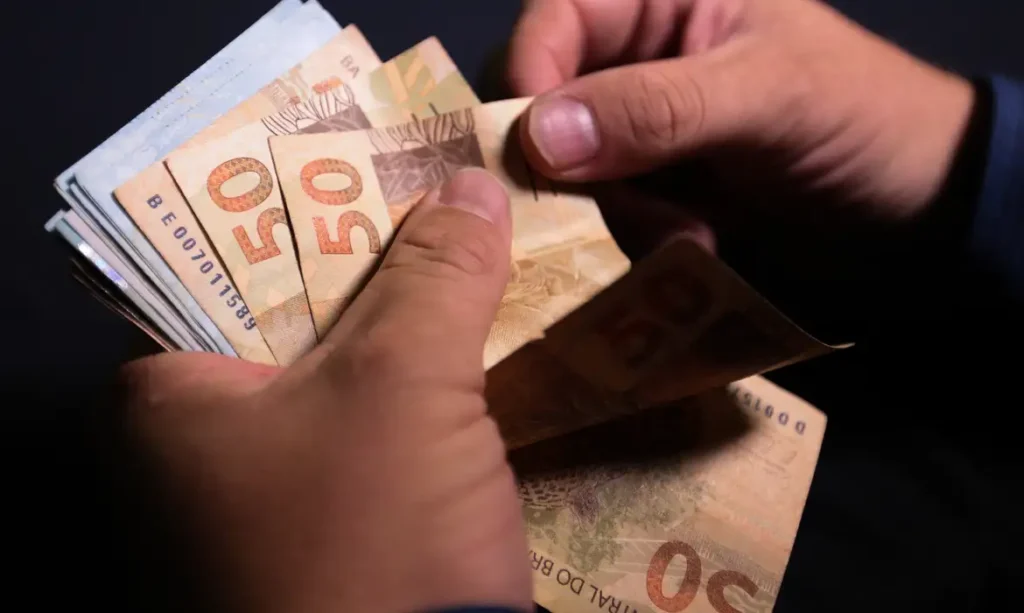 INSS: Aposentados devem receber grana extra em maio; veja se você está na lista
