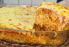 Arroz de forno: conheça a receita cremosa que transforma sobras em prato principal