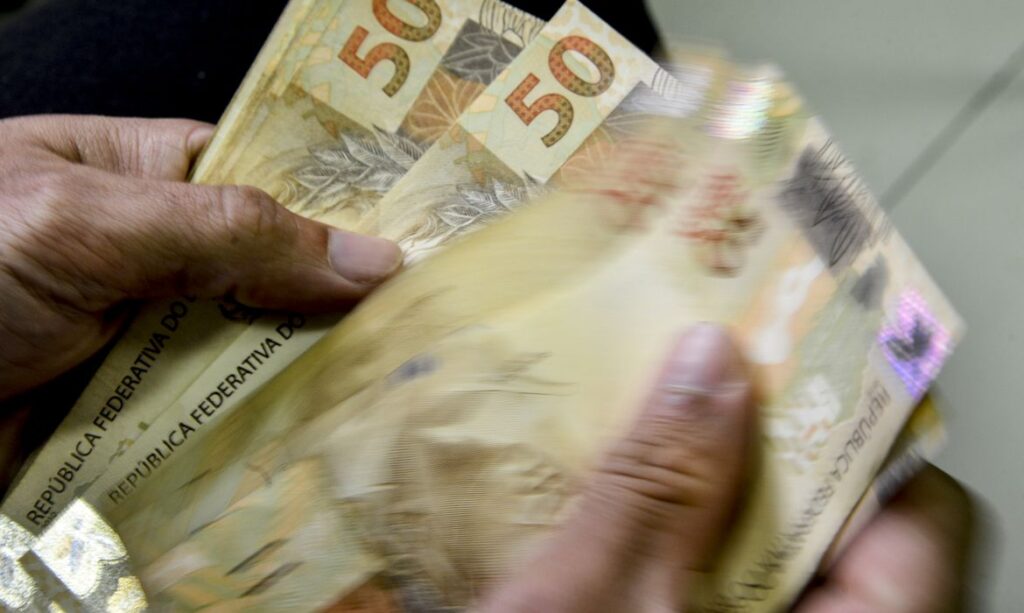 Bolsa Família de R$ 700 em 2026? Ministro se pronuncia sobre possibilidade de aumento