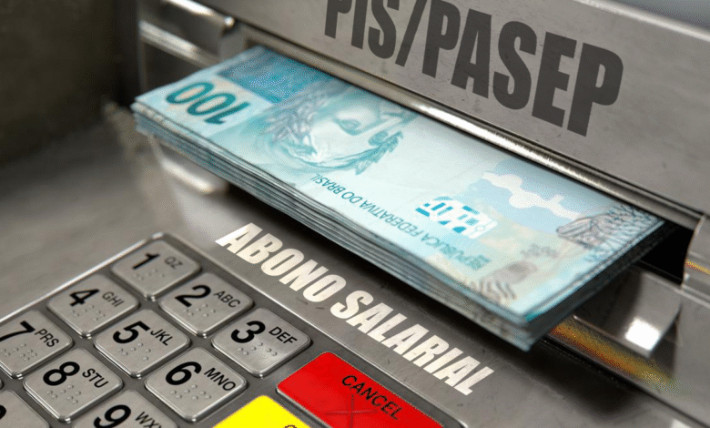 Teclado de caixa eletrônico com dinheiro saindo e texto PIS/PASEP e Abono Salarial