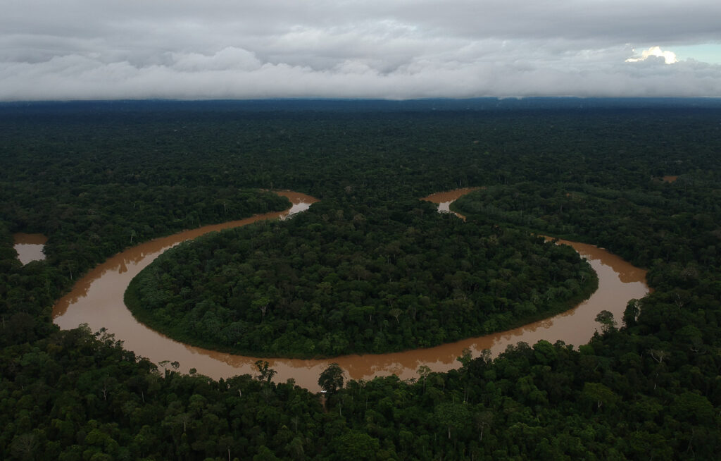 Vista aérea do Vale do Javari, com suas vastas florestas e rios que cortam a região remota da Amazônia