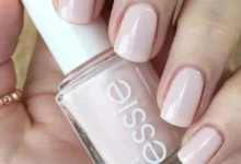 Esmalte Ballet Slippers da Essie, tonalidade discreta e elegante, tendência de unhas entre mulheres 40+