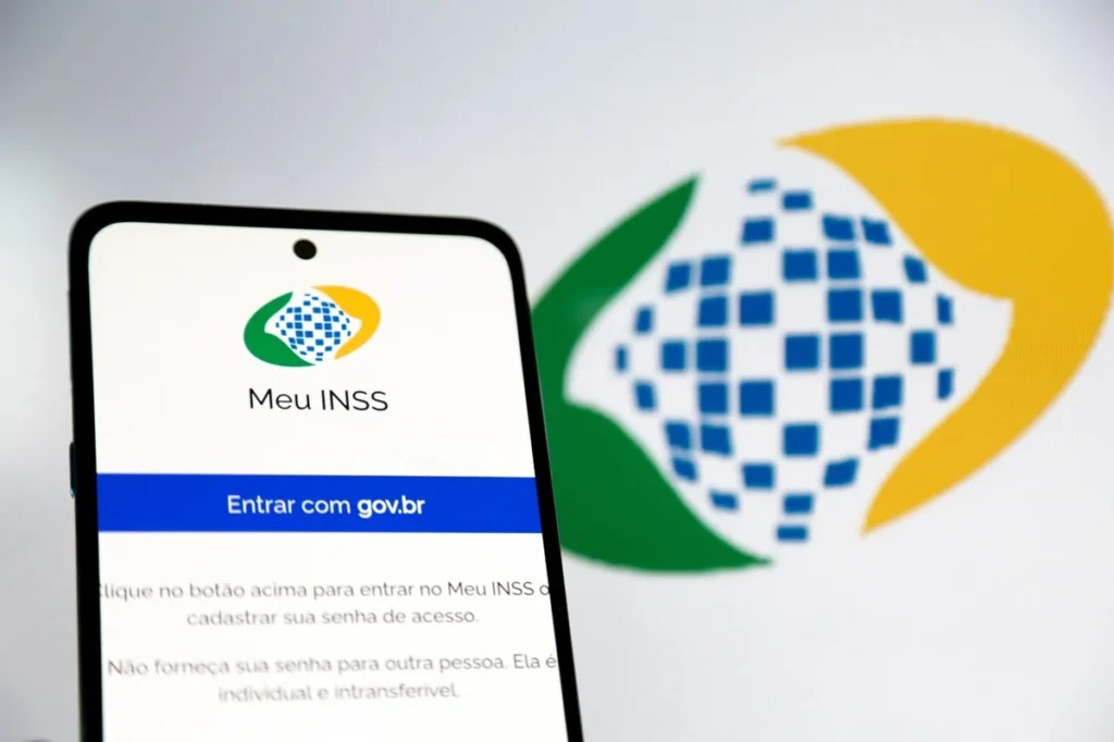 Tela do aplicativo Meu INSS exibindo a opção de login com gov.br em um smartphone