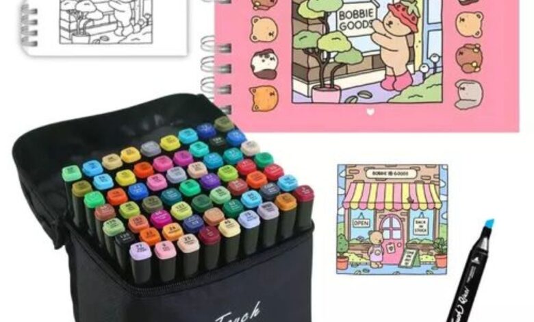 Kit de marcadores Touch e livros Bobbie Goods abertos com ilustrações para colorir