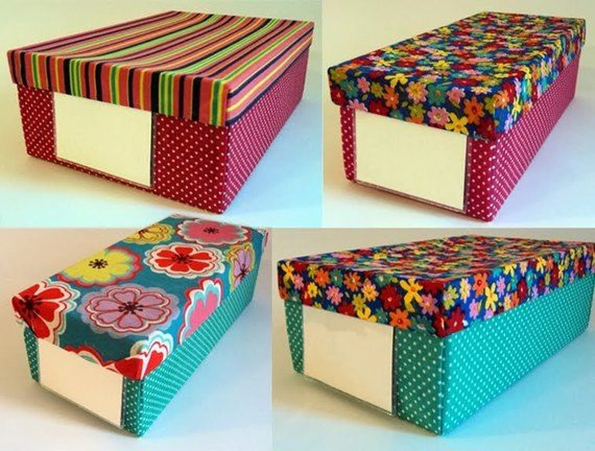 Caixas coloridas e criativas para embalar peças de crochê, combinando tecidos estampados para valorizar o produto.