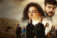 Cena promocional da novela turca Hercai com personagens principais e paisagem da cidade ao fundo