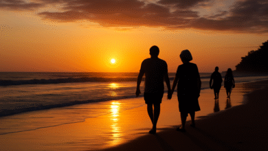Imagem de uma praia tranquila com pessoas caminhando calmamente no pôr do sol