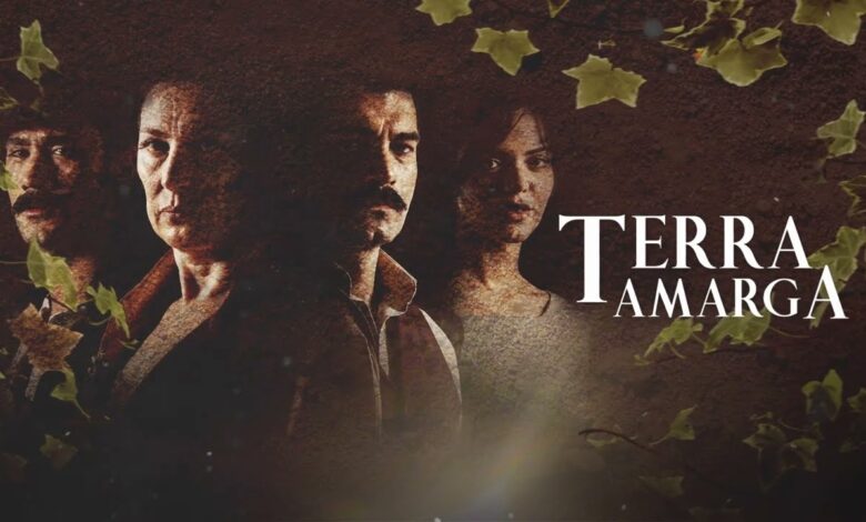 Elenco principal da novela turca Terra Amarga com fundo rústico e folhas verdes.