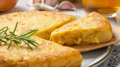 Quiche de queijo e alho-poró dourada, perfeita para o jantar