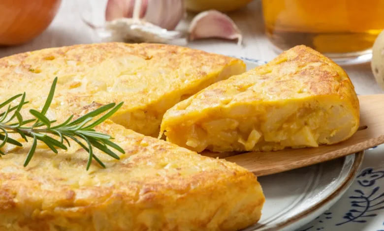 Quiche de queijo e alho-poró dourada, perfeita para o jantar