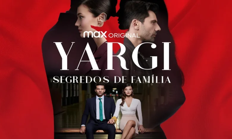 Casal protagonista da novela turca Yargı, sentados em um tribunal, simbolizando tensão e mistério