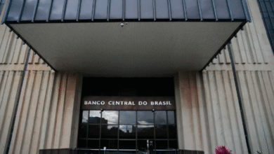 Fachada do Banco Central do Brasil, com destaque para o anúncio de nova ferramenta para rastrear dinheiro roubado em golpe do Pix.