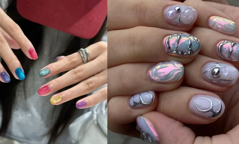 Unhas decoradas coreanas com brilho e elementos metálicos modernos.