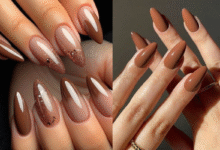 Unhas decoradas na cor mocha mousse com estilos diferentes de acabamento