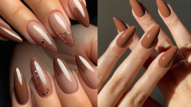 Unhas decoradas na cor mocha mousse com estilos diferentes de acabamento