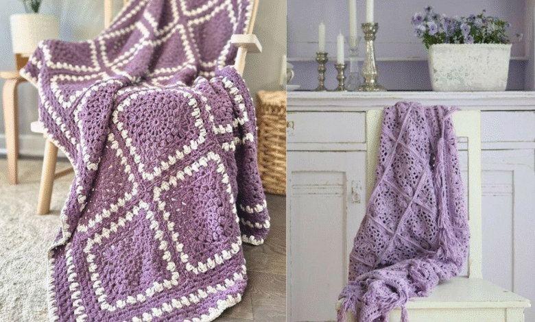 Duas mantas de crochĂȘ lavanda com padrĂ”es geomĂ©tricos e detalhes delicados