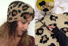 Faixa de crochê com estampa animal print usada no cabelo e detalhe do processo artesanal