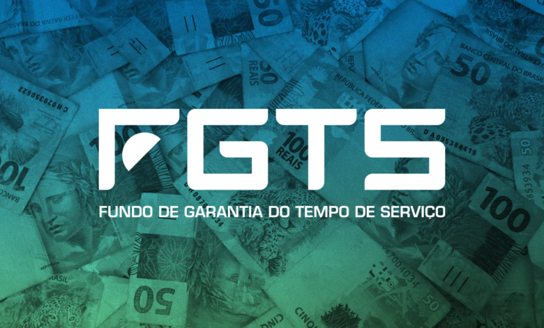 Imagem ilustrativa com o logotipo do FGTS sobre fundo de cédulas de dinheiro brasileiro