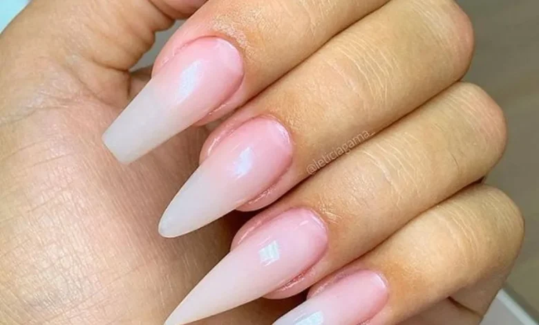 Vários formatos de unhas modernos e sofisticados.