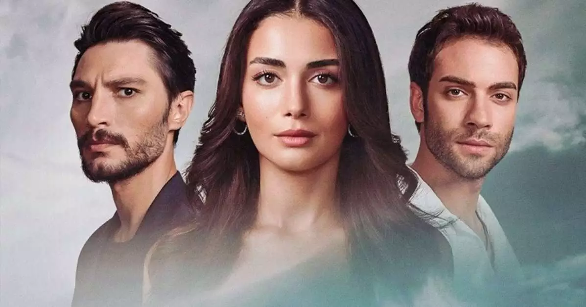 Três atores de novela turca em pose séria, com foco na protagonista feminina no centro.