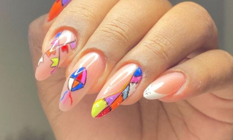 Unhas de festa junina com balões e retalhos coloridos para arrasar no São João