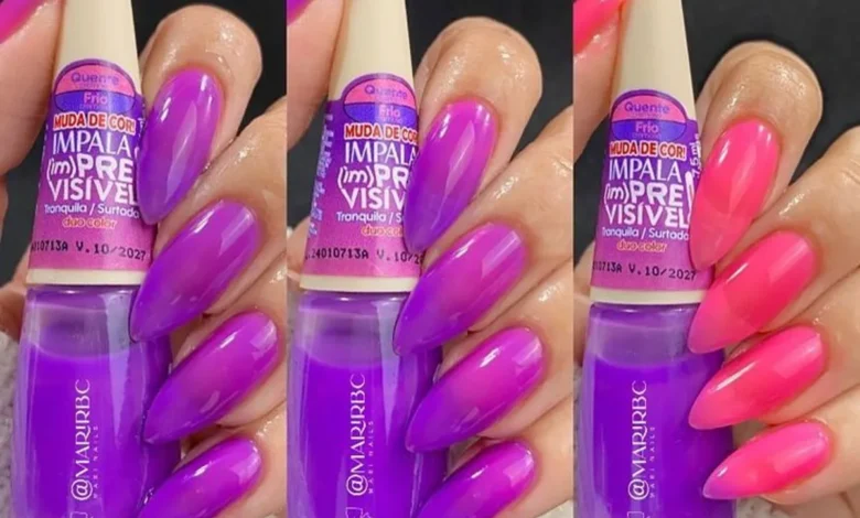 Unhas que mudam de cor com esmalte termocrômico – transformação de roxo para rosa.