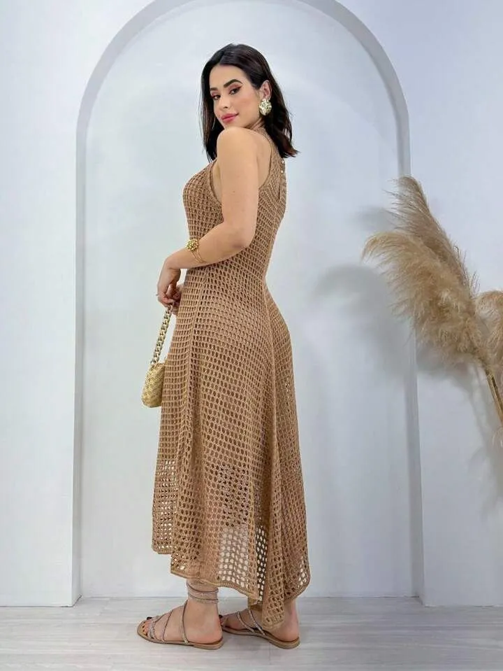 Vestido de crochê bege estilo midi, perfeito para um look elegante em ocasiões especiais.