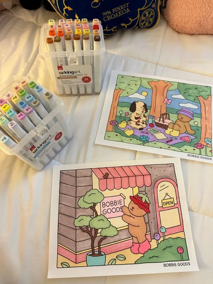 Imagem de uma página colorida com ilustrações fofas e vibrantes, destacando o conceito de relaxamento ao colorir com Bobbie Goods.