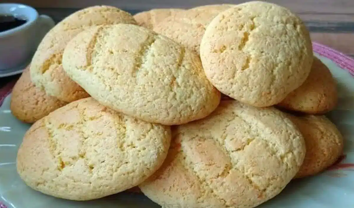 Deliciosos bolachões goianos Pata de Elefante, uma receita irresistível e tradicional.