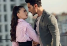 Cena intensa da novela turca Esqueça-me Se Puder, com o casal protagonista em um momento de confronto e romance