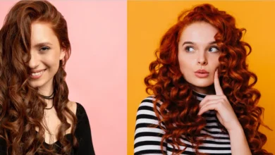 Duas mulheres com cabelos cacheados em tons de castanho iluminado e vermelho acobreado, com fundo colorido.