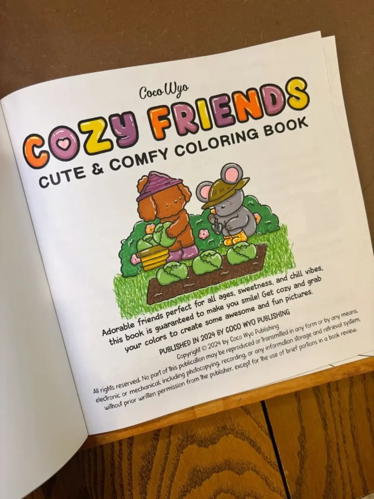 Capa do livro de colorir Cozy Friends, com personagens adoráveis e elementos fofos para colorir.