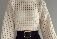 Look de trabalho com peça de crochê branco, estilo casual e elegante