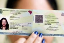 Imagem de uma carteira de identidade (RG) brasileira, com foco na foto e detalhes do documento.