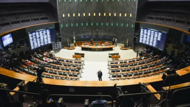 Plenário da Câmara dos Deputados durante votação sobre isenção do Imposto de Renda