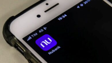 ícone do aplicativo Nubank na tela de um smartphone