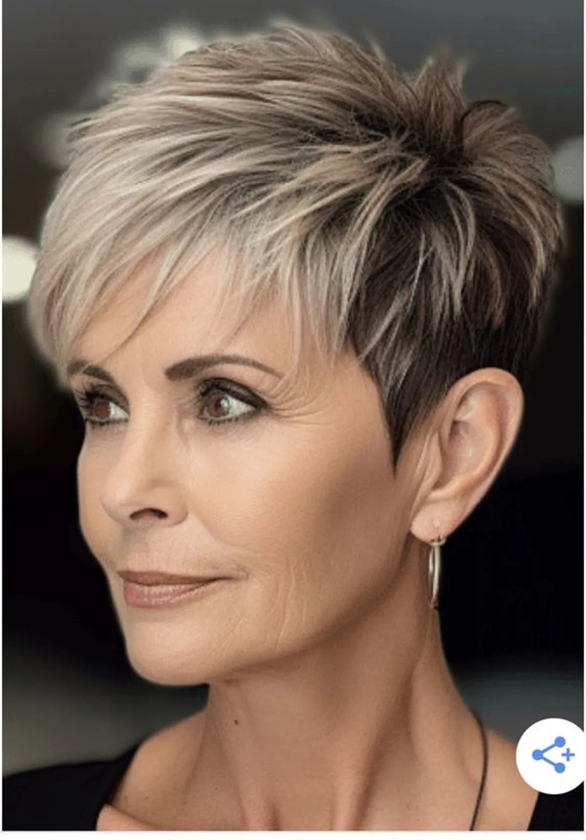 Pixie cut moderno, ousado e prático, tendência de penteado para 2025.