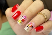 Unhas decoradas com bandeirinhas e balão colorido para o São João