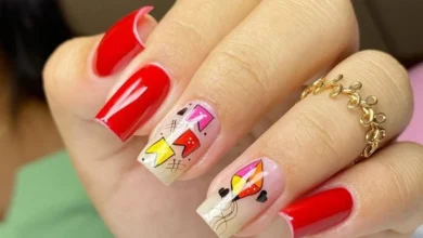 Unhas decoradas com bandeirinhas e balão colorido para o São João