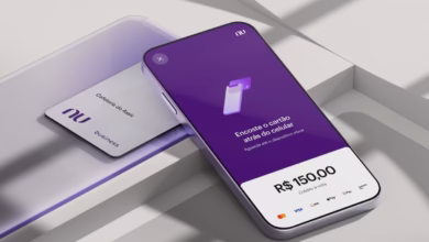 Celular com app do Nubank exibindo pagamento por aproximação e cartão business ao lado