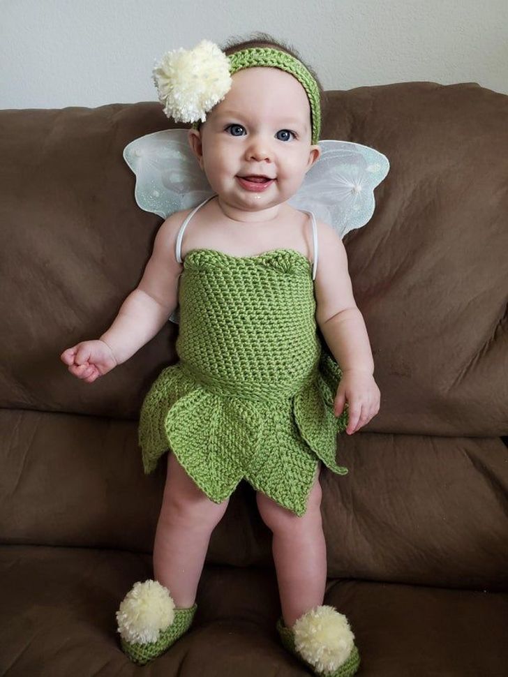 Bebê fantasiada de fada com roupa artesanal feita em crochê