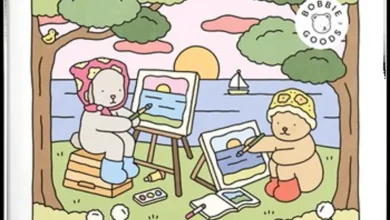 Desenho de dois ursos pintando à beira-mar, com um cenário de pôr do sol e barco no fundo.