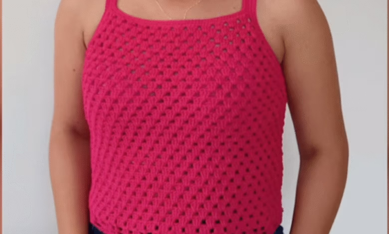 Blusa de crochê simples em tom rosa, ideal para iniciantes.