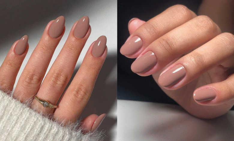 Unhas nude curtas e arredondadas com acabamento brilhoso e elegante